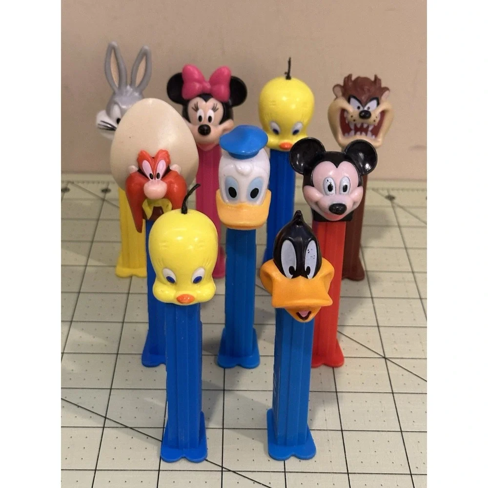 vintage pez dispensers‎ ( Disney & Looney Tunes )